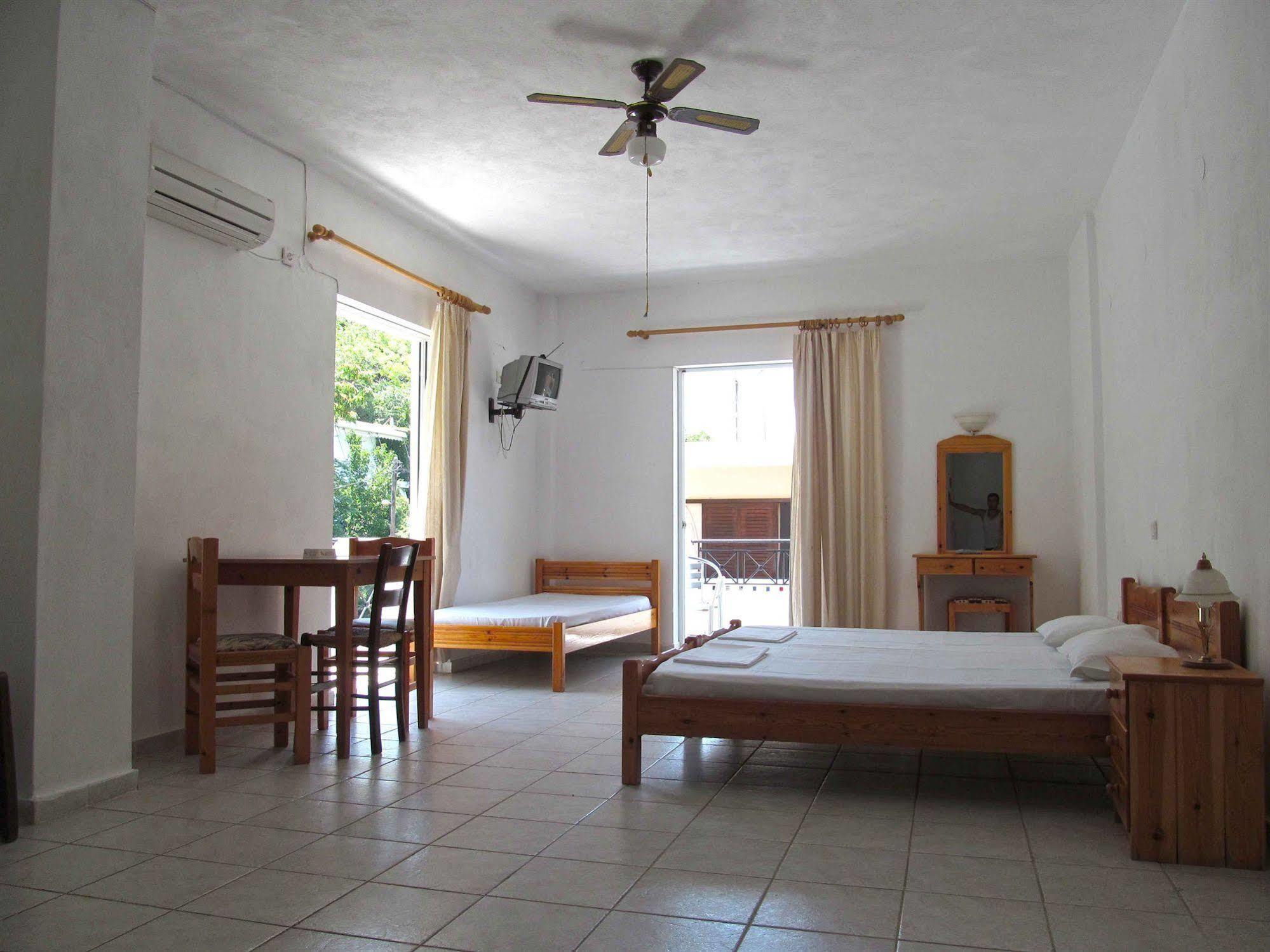 Pagona Hotel Lutrá Edipszú Kültér fotó